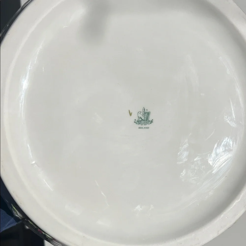 Belleek 2 Qt Round Covered Casserole Shamrock -  Ireland - Picture 4 of 7